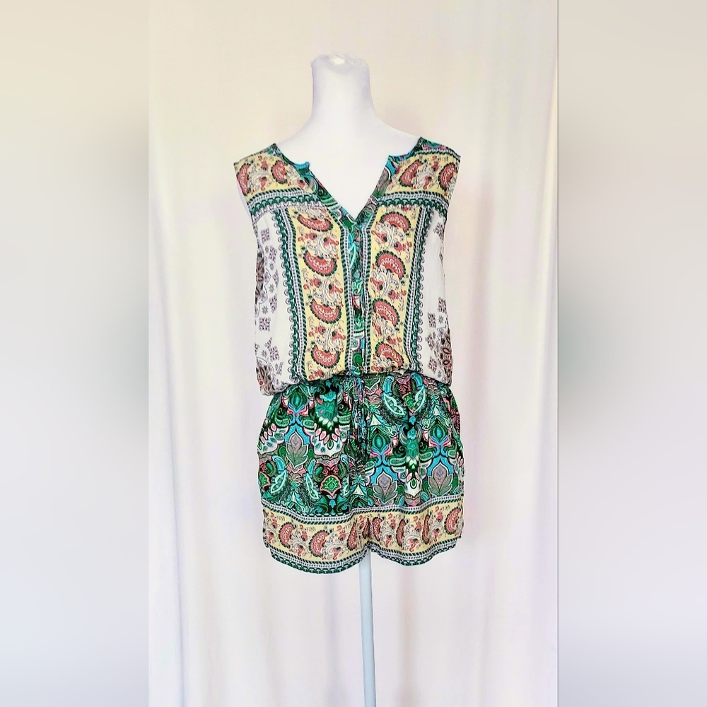 Umgee Sleeveless Paisley Shorts Romper Green Beige Size Small
